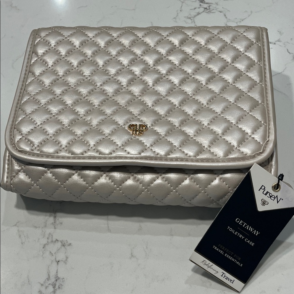 PurseN Getaway Toiletry Case Pearl Quilted NWT